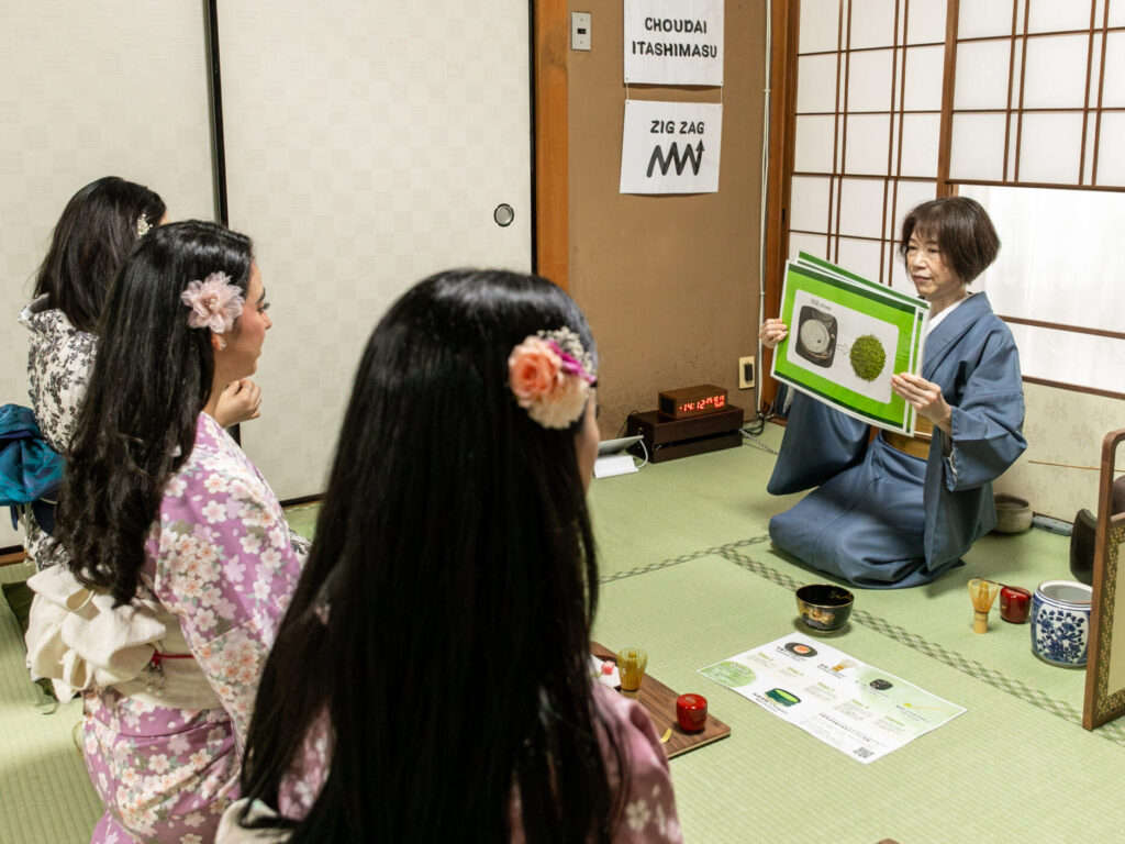 Small-group English-guided tea ceremony in Higashiyama