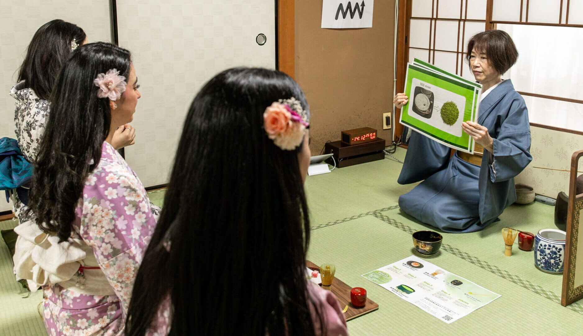 Small-group English-guided tea ceremony in Higashiyama