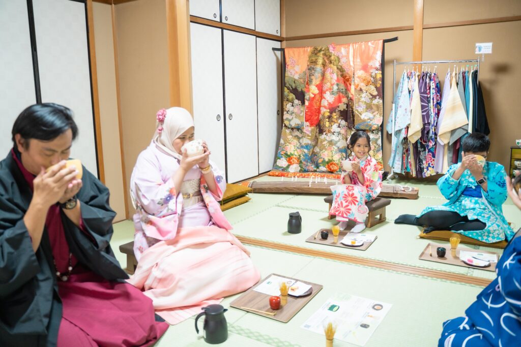 Kyoto Tea Ceremony near Yasaka Pagoda (Kiyomizu) | TIA Yasaka-dori
